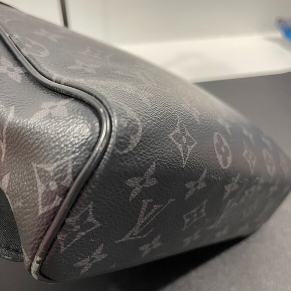 Louis Vuitton District PM Damier Graphite Messenger Bag (144716) - Picture 6 of 16